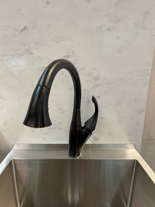 DELTA Addison Single Hole Pull-Down Spray Kitchen Faucet in Venetian Bronze